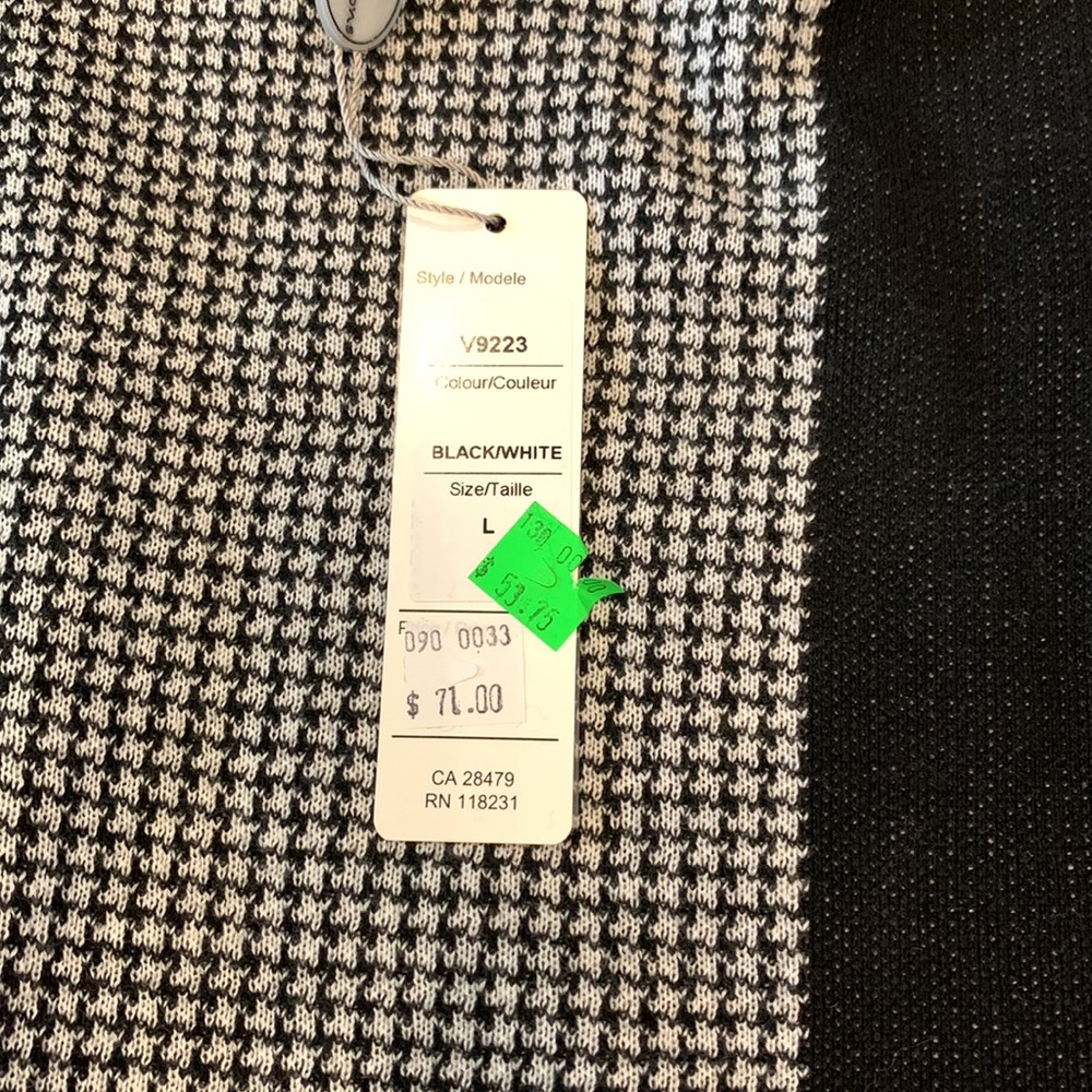 Sweater • - Picture 3 of 7